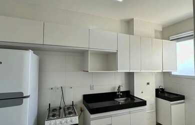 Imagem: O apartamento possui 2 Dormitórios, 1 Banheiro, 1 Vaga na garagem