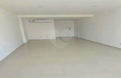 Imagem: O depósito possui 1 Vaga na garagem, 30m² de Área e está