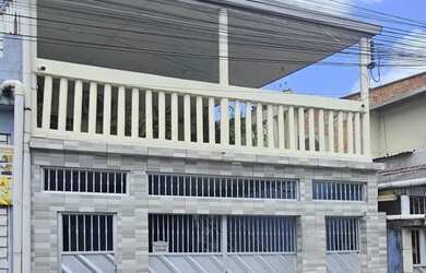 Imagem: A casa possui 4 Dormitórios, 3 Banheiros, 2 Vagas na garagem