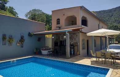 Imagem: A pousada chalé possui 3 Dormitórios, Acomodam 12 pessoas