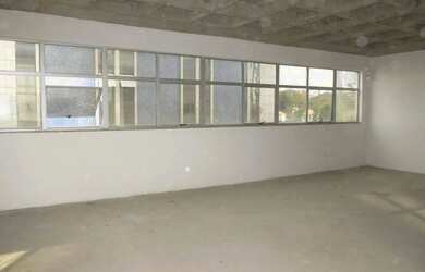 Imagem: O depósito possui 2 Vagas na garagem, 60m² de Área e está