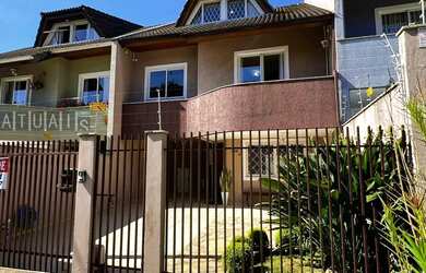 Imagem: A casa possui 4 Dormitórios, 3 Banheiros, 3 Vagas na garagem