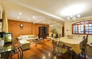 Imagem: A casa em condomínio possui 3 Dormitórios, 3 Banheiros, 3