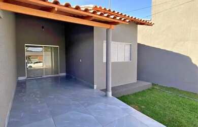 Imagem: A casa à venda possui 2 Dormitórios, 1 Banheiro, 1 Vaga na