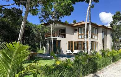 Imagem: A casa em condomínio possui 5 Dormitórios, 5 Banheiros, 3