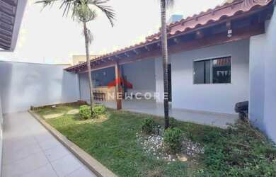 Imagem: A casa possui 4 Dormitórios, 3 Banheiros, 3 Vagas na garagem