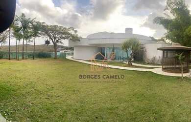 Imagem: A casa em condomínio possui 4 Dormitórios, 5 Banheiros, 700m²