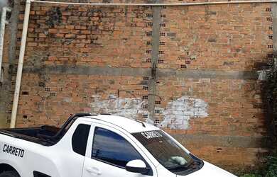 Imagem: A casa possui 1 Dormitório, 1 Banheiro, 1 Vaga na garagem