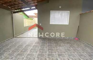 Imagem: A casa possui 2 Dormitórios, 2 Banheiros, 2 Vagas na garagem