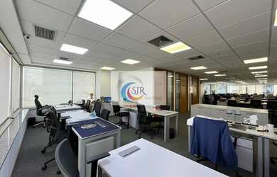 Imagem: O depósito possui 5 Vagas na garagem e 533m² de Área e está