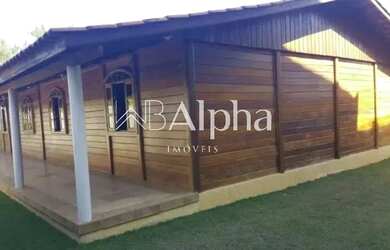 Imagem: A casa em condomínio possui 4 Dormitórios, 2 Banheiros, 2