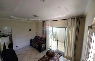 Imagem: A casa possui 3 Dormitórios, 3 Banheiros e 135m² de Área