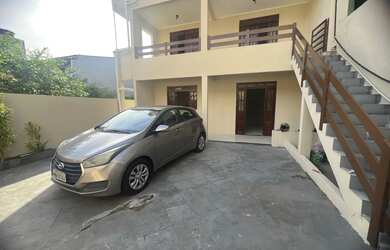 Imagem: A casa possui 3 Dormitórios, 2 Banheiros, 1 Vaga na garagem