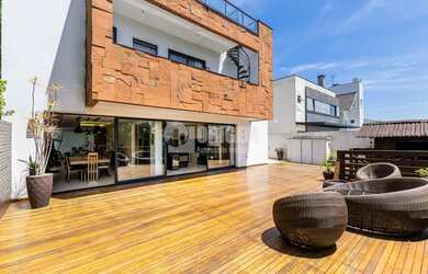 Imagem: A casa em condomínio possui 4 Dormitórios, 5 Banheiros, 5