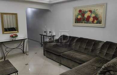 Imagem: A casa possui 4 Dormitórios, 3 Banheiros, 4 Vagas na garagem