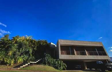 Imagem: A casa em condomínio possui 5 Dormitórios, 5 Banheiros, 5