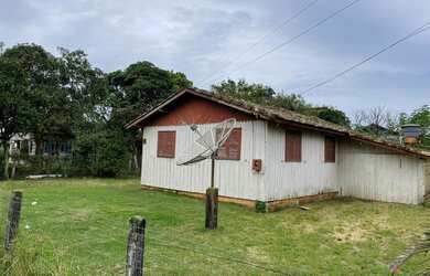 Imagem: A casa possui 2 Dormitórios, 1 Banheiro, 400m² de Área e