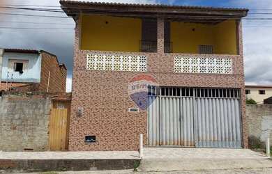 Imagem: A casa possui 4 Dormitórios, 3 Banheiros, 160m² de Área e