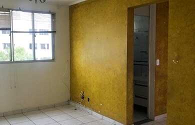 Imagem: O apartamento possui 2 Dormitórios, 1 Banheiro, 1 Vaga na garagem