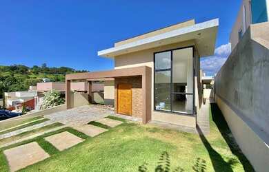 Imagem: A casa em condomínio possui 3 Dormitórios, 3 Banheiros, 2