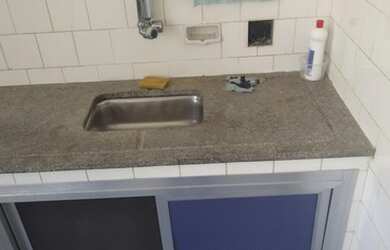 Imagem: O apartamento possui 3 Dormitórios, 1 Banheiro, 1 Vaga na garagem