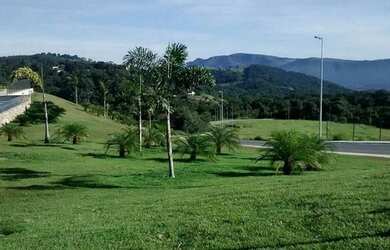 Imagem: O terreno possui 420m² de Área e está localizado em Quintas