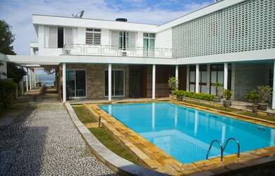 Imagem: A casa possui 5 Dormitórios, 5 Banheiros, 5 Vagas na garagem