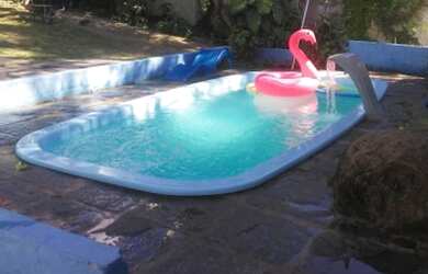 Imagem: A casa possui 2 Dormitórios e 4 Vagas na garagem e está localizado