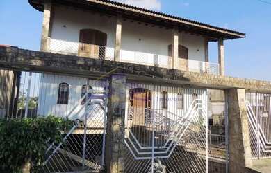 Imagem: A casa em condomínio possui 4 Dormitórios, 5 Banheiros, 4