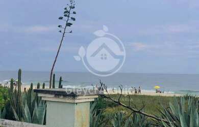 Imagem: A casa possui 5 Dormitórios, 4 Banheiros, 4 Vagas na garagem