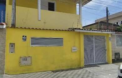 Imagem: A casa possui 2 Dormitórios, 3 Banheiros, 2 Vagas na garagem