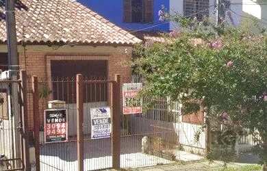 Imagem: A casa possui 2 Dormitórios, 1 Banheiro, 1 Vaga na garagem