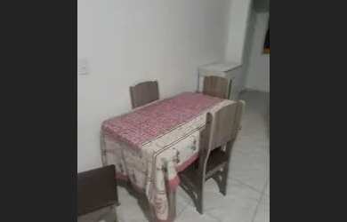 Imagem: A casa possui 1 Dormitório, 1 Banheiro, 1 Vaga na garagem e