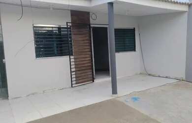 Imagem: A casa possui 2 Dormitórios, 2 Banheiros, 2 Vagas na garagem