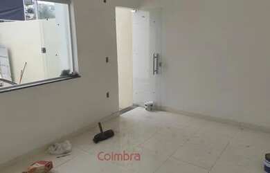 Imagem: A casa possui 2 Dormitórios, 1 Banheiro, 2 Vagas na garagem