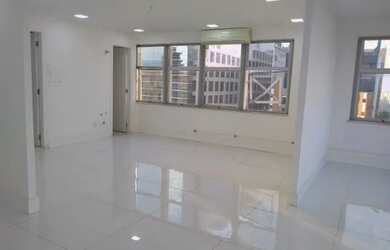 Imagem: O depósito possui 1 Vaga na garagem, 80m² de Área e está