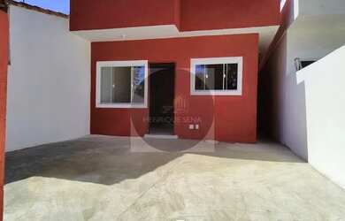 Imagem: A casa possui 3 Dormitórios, 1 Banheiro, 2 Vagas na garagem