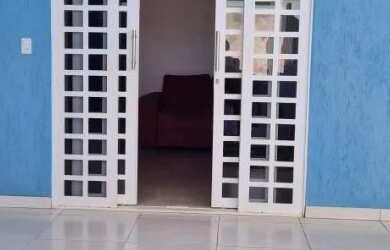 Imagem: A casa possui 2 Dormitórios, 2 Banheiros, 3 Vagas na garagem