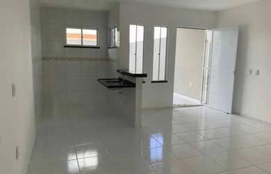 Imagem: A casa possui 2 Dormitórios, 1 Banheiro, 2 Vagas na garagem