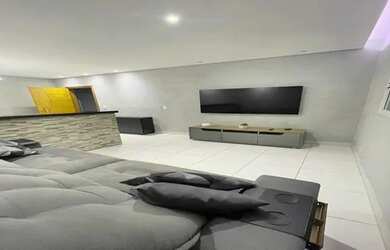 Imagem: A casa possui 2 Dormitórios, 2 Banheiros, 5 Vagas na garagem