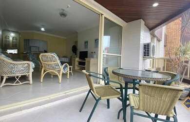 Imagem: O apartamento possui 3 Dormitórios, 1 Banheiro, 2 Vagas na