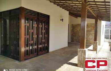 Imagem: A casa possui 5 Dormitórios, 5 Banheiros, 5 Vagas na garagem