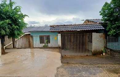 Imagem: A casa possui 2 Dormitórios, 1 Banheiro, 1 Vaga na garagem