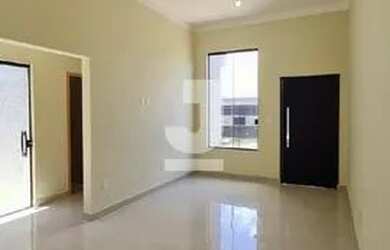 Imagem: A casa possui 2 Dormitórios, 2 Banheiros, 2 Vagas na garagem