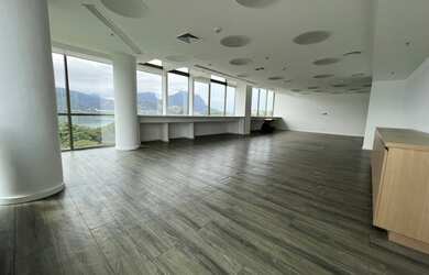 Imagem: O depósito possui 5 Vagas na garagem, 430m² de Área e está