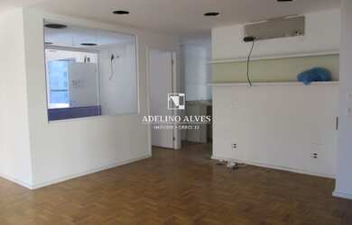 Imagem: O depósito possui 1 Vaga na garagem, 87m² de Área e está