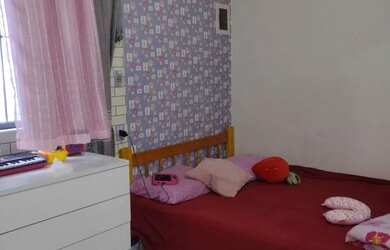 Imagem: A casa possui 2 Dormitórios, 1 Banheiro e 2 Vagas na garagem