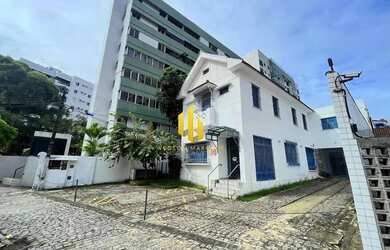 Imagem: A casa possui 5 Dormitórios, 5 Banheiros, 5 Vagas na garagem