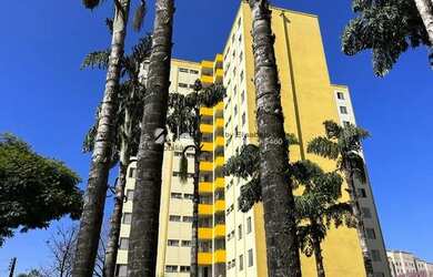 Imagem: O apartamento possui 3 Dormitórios, 1 Banheiro, 1 Vaga na garagem