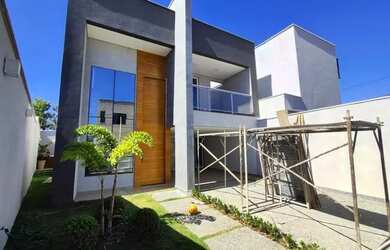 Imagem: A casa possui 3 Dormitórios, 3 Banheiros, 4 Vagas na garagem